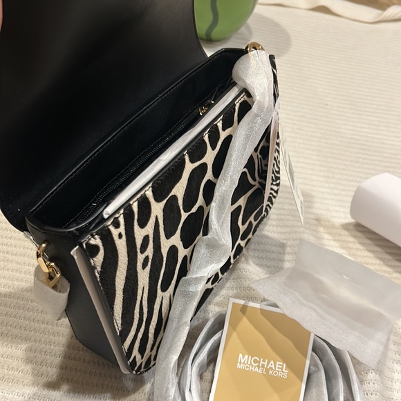 Michael Kors Carmen Medium Flap Chain Shoulder Crossbody Bag Black Haircalf - Picture 10 of 16